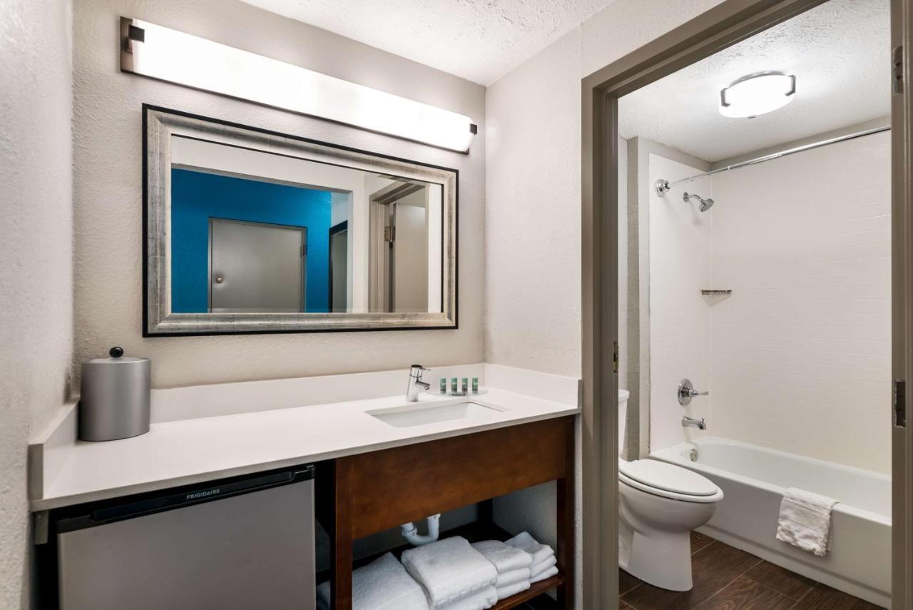 Hotel Surestay By Western The Villages